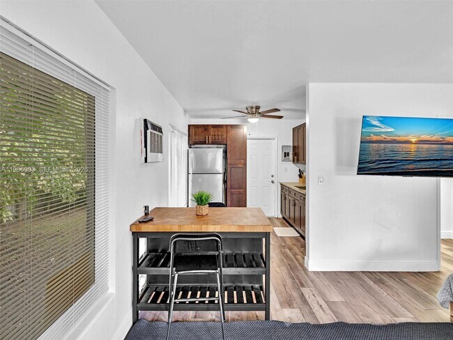 Foto del edificio - 1313 NE 11th St