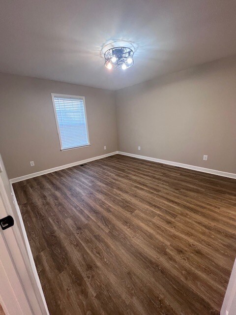 Foto del edificio - 515 Armstrong Rd