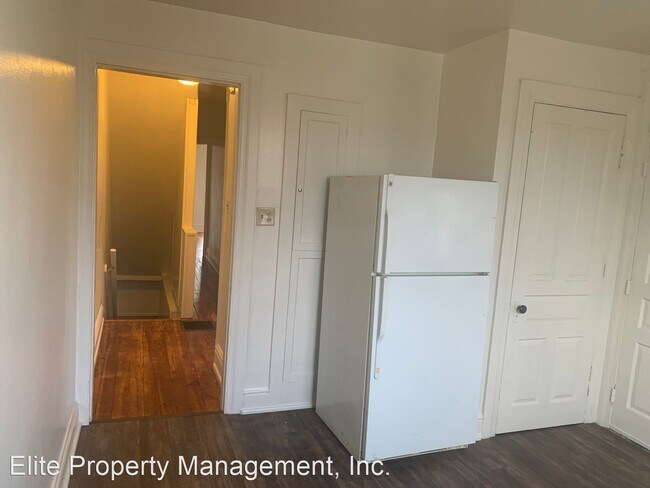 Building Photo - 3 br, 1 bath House - 734 W King St, 2nd Floor