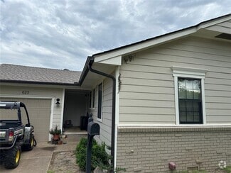 Building Photo - 623 Nebraska St