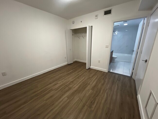 Foto del edificio - 225 NE 7th St