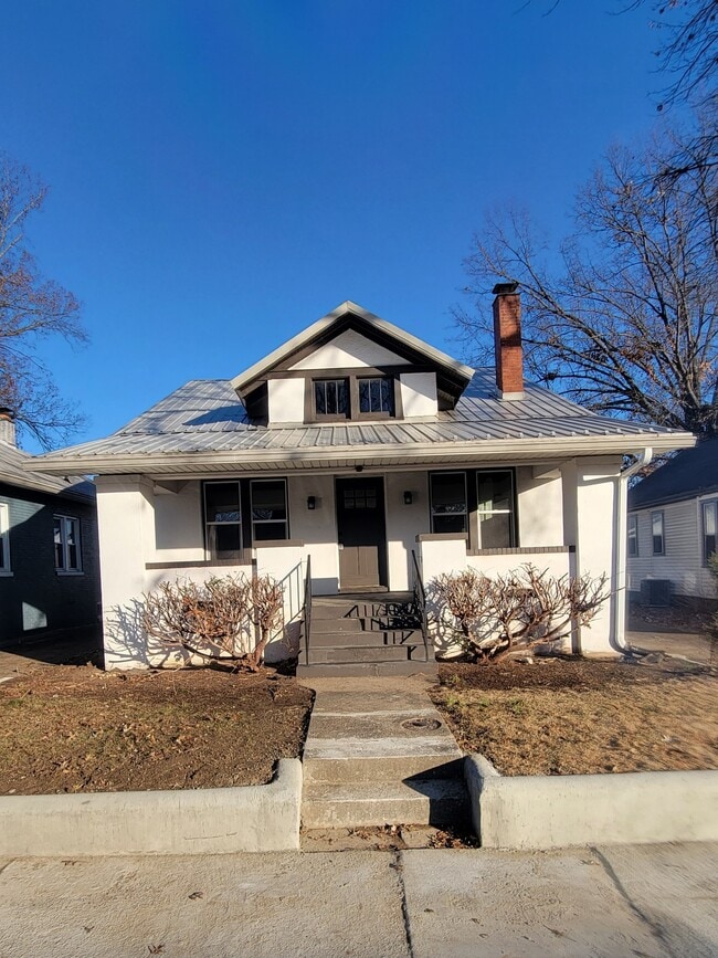 Building Photo - 644 S Englewood Ave