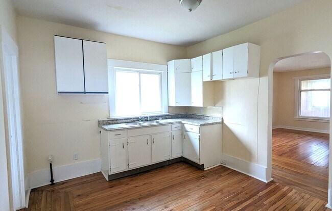 Foto del edificio - 2404 Leahy St