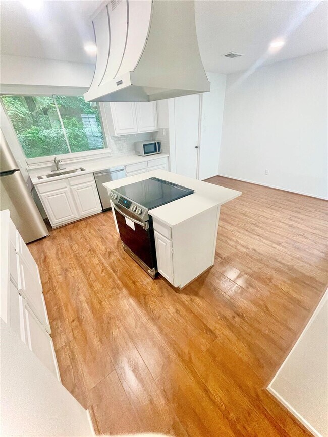 Foto del edificio - 3126 Village Woods Dr