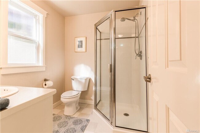 Foto del edificio - 3 bd 3 bath townhouse close to SPU