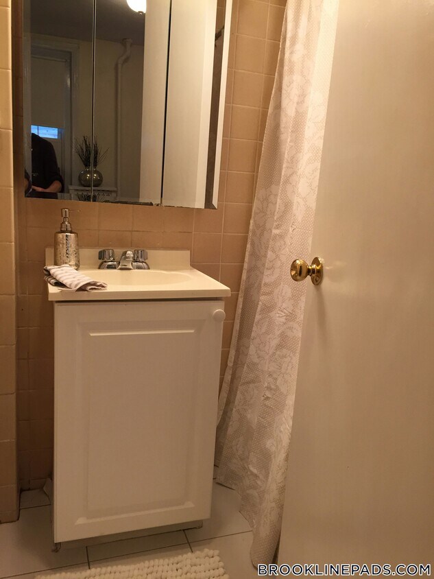Foto principal - 1223 Beacon St
