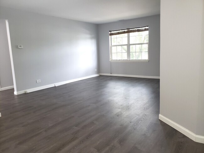 Foto del edificio - 122 E Winchester Rd