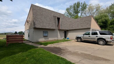 Building Photo - 785 Kerns Dr NE