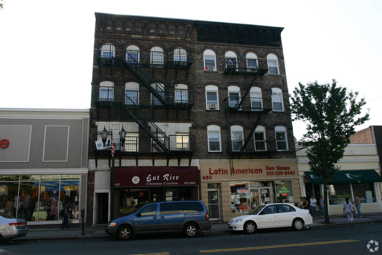 Building Photo - 492 Broadway