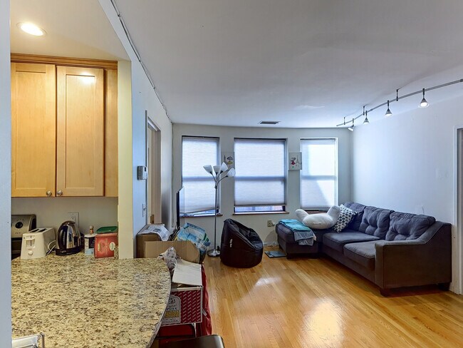 Building Photo - 111 Gainsborough St
