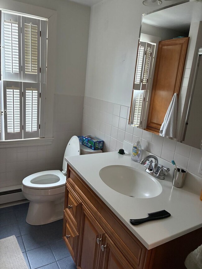 Foto del edificio - Beautiful single family house in a prime location in Newton
