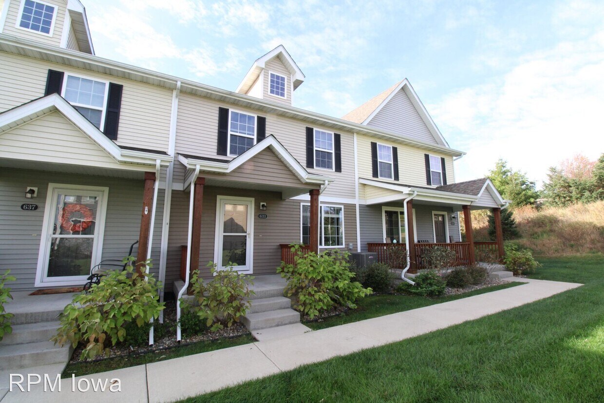 3 br, 2.5 bath House 633 Newport Place House Rental in Norwalk, IA