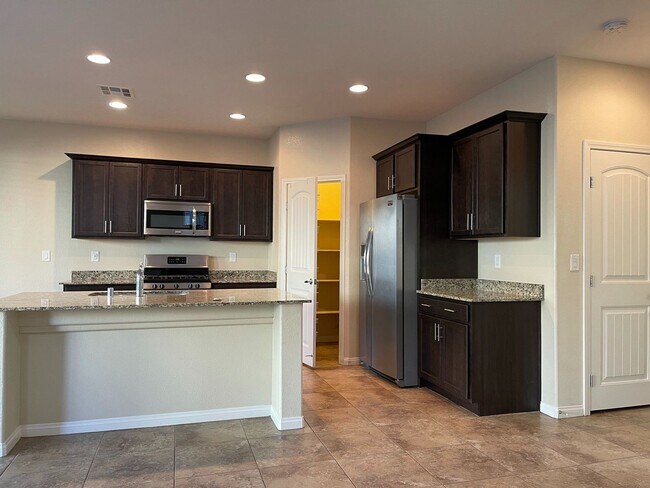 Building Photo - 3-Bedroom Home in Southwest Las Vegas – En...