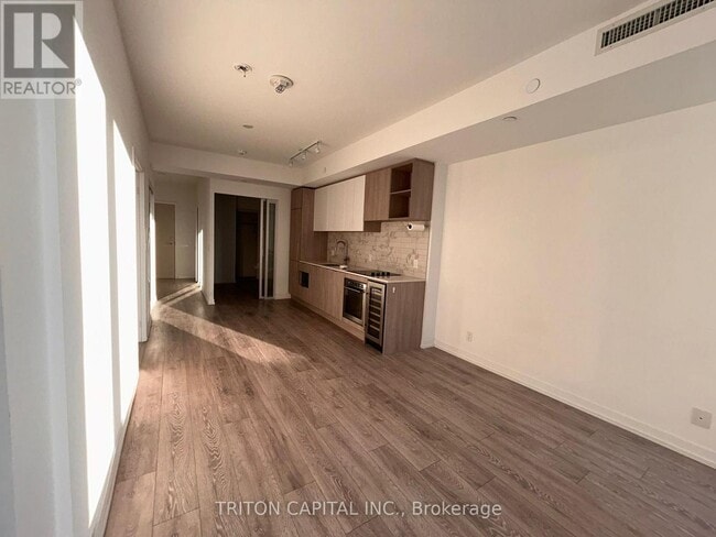 Building Photo - 2020 Bathurst St