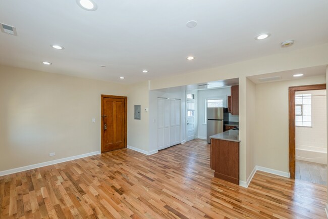 Foto del edificio - 6251 W George St
