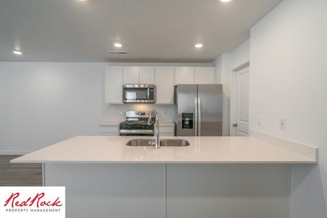 Foto del edificio - Brand New End Unit Townhome In Long Valley