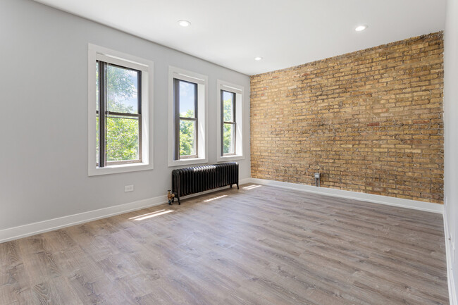 Building Photo - 1320 W Birchwood Ave