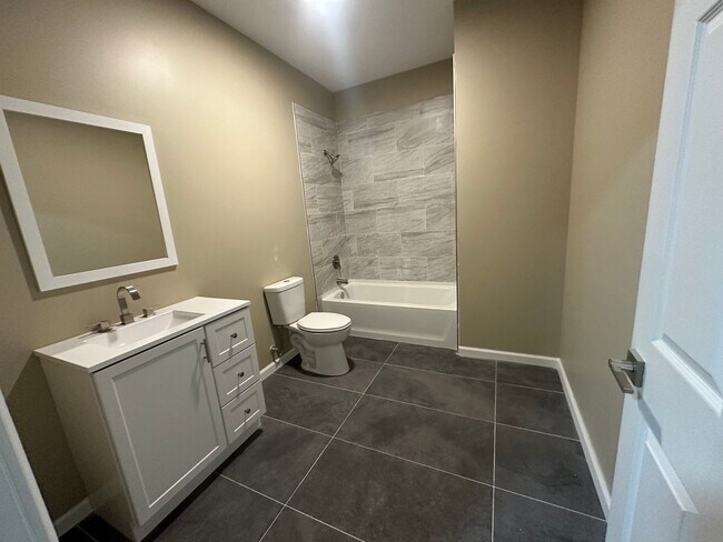 Foto del edificio - Hopkins Place Apartments