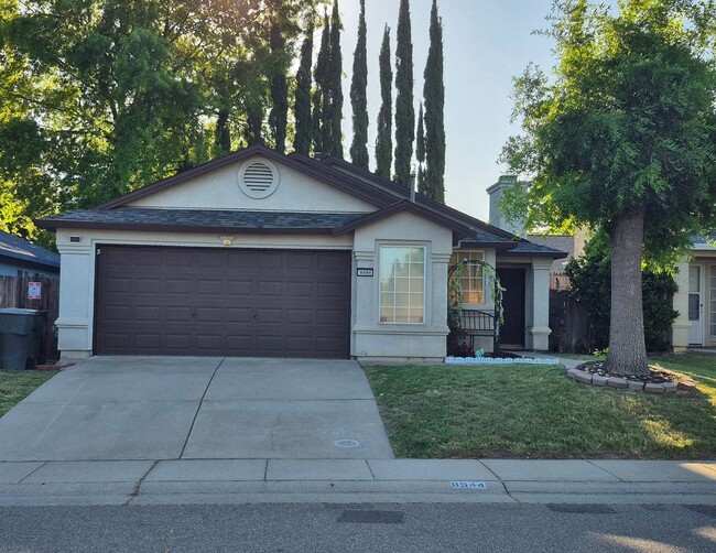 Foto del edificio - Great 3 Bedroom 2 Bath in Antelope