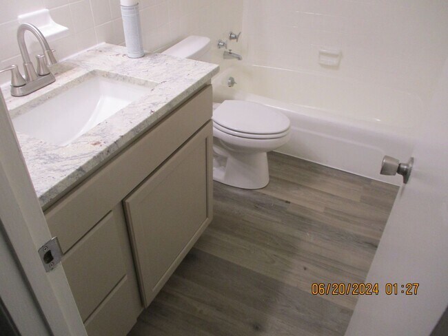 Building Photo - 2500 Redwood Ct