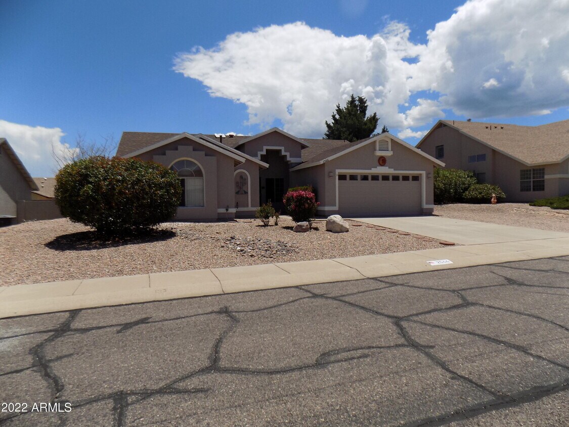 2566 S Suncrest Dr, Sierra Vista, AZ 85650 House Rental in Sierra