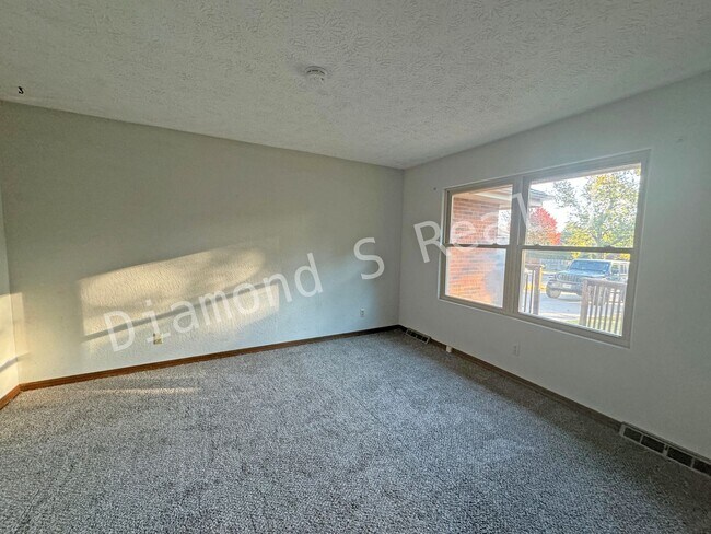 Foto del edificio - Great South Springfield Location!  Disney/...