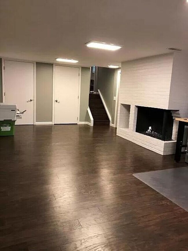 Building Photo - Charming 3-Bedroom Westlake Retreat with Prime Location and Serene Backyard Oasis