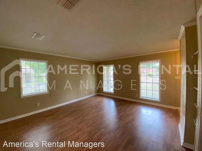 Building Photo - 3 br, 1.5 bath House - 4312 Radburn Road