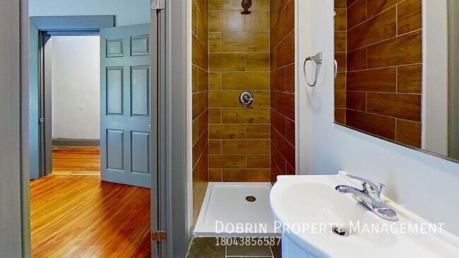 Foto del edificio - 323 S Cherry St