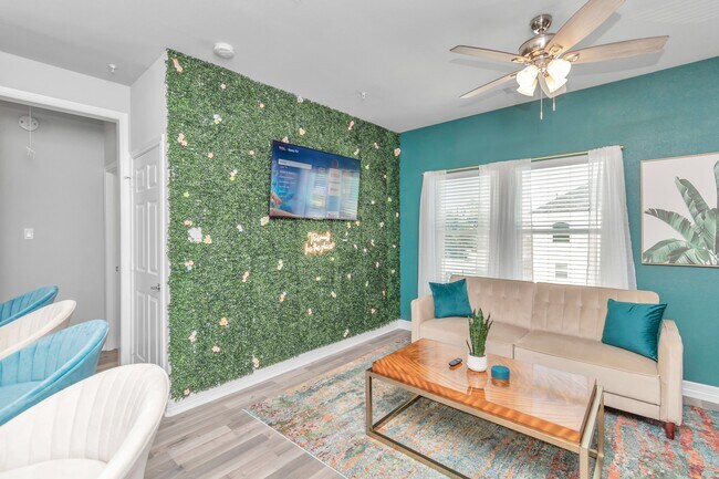 Foto del edificio - 7823 Gladstone St