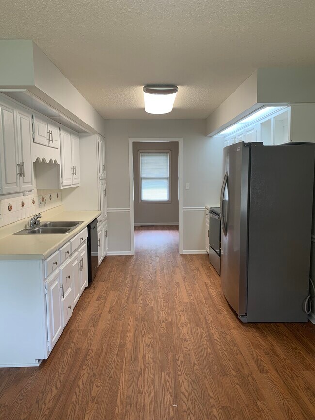 Building Photo - 227 St Albans Dr