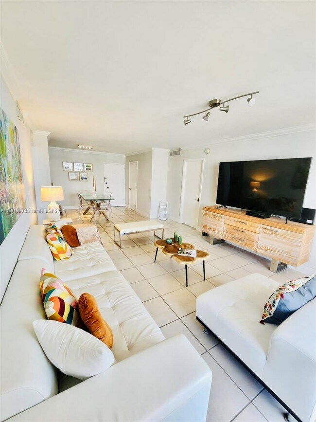 Foto del edificio - 5555 Collins Ave