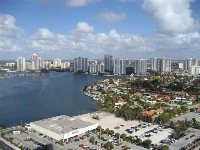 Foto del edificio - 18201 Collins Ave
