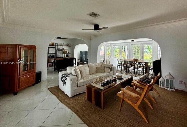 Foto del edificio - 745 S Shore Dr