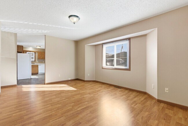 Building Photo - Arrowhead