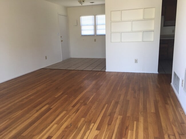 Building Photo - Immaculate 3 Bedroom Home with Garage and Fenced yard in Mesa Verde