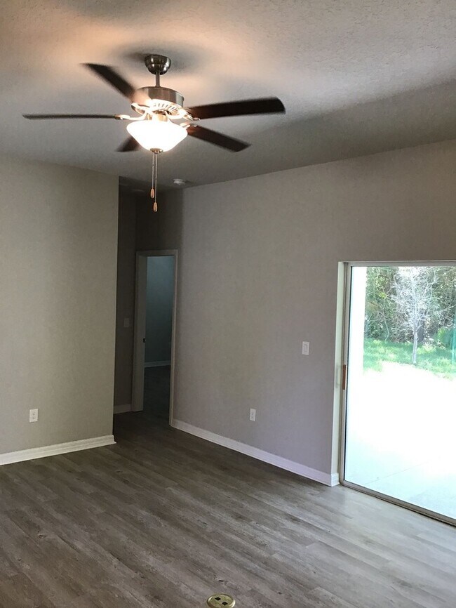 Building Photo - 3661 Lapeer Ave