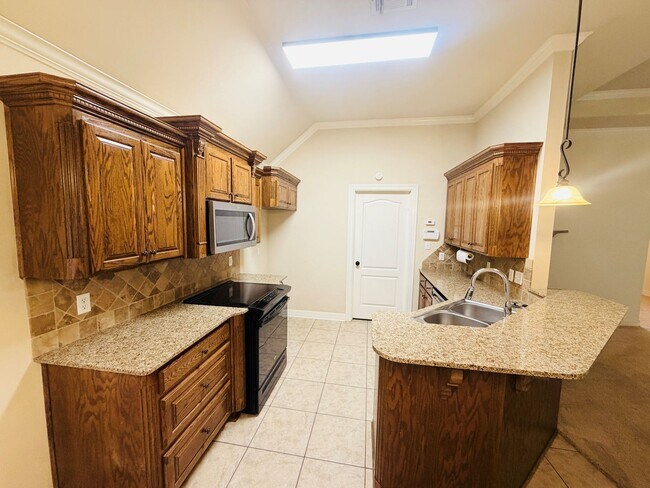 Foto del edificio - Half off first month rent! Gated Community close to Barksdale Air Force Base... W/Community Pool