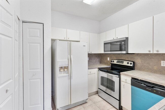 Building Photo - 1407 S Santa Catalina Cir