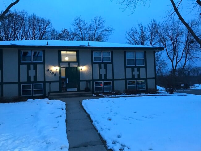 Building Photo - 4798 Tacoma Cir SE