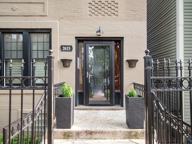 Building Photo - 2615 W Cortland St