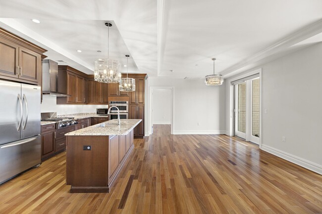 Building Photo - 250 Henley Pl