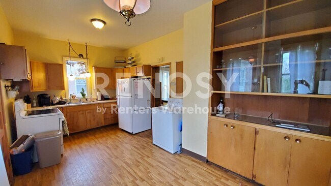 Building Photo - Perfect house for Students 3 Bed 2 Bath walking distance to campus
