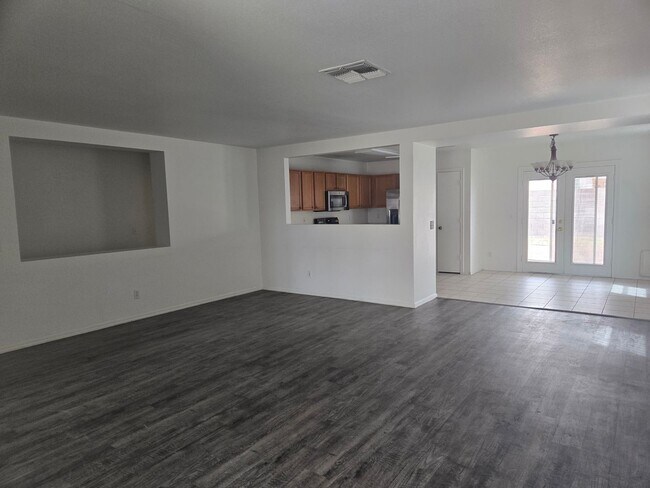 Foto del edificio - 3 bed, 2 bath in Surprise