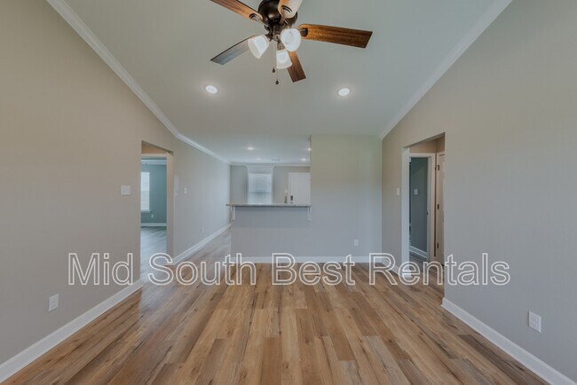 Foto del edificio - 829 Pine Tree Rd