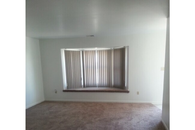 Foto del edificio - 6073 Delaware Dr