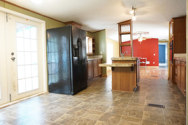 Building Photo - 213 Whispering Pines Ct