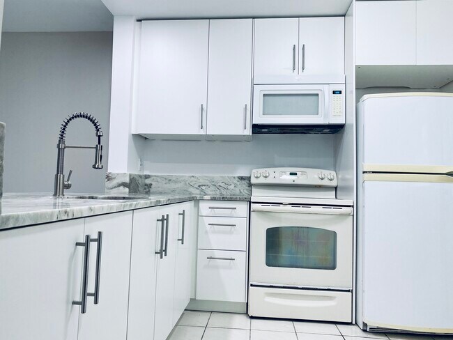 Building Photo - 2790 NE 201st Ter