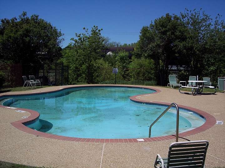 Piscina - Sierra Vista Apartments