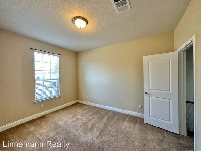 Building Photo - 5 br, 3 bath House - 815 Old World Drive